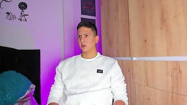 Snapshot of ANDREZALVAREZ chatting on 12/19/24, 04:45 ANDREZALVAREZ online show from 12/19/24, 04:45