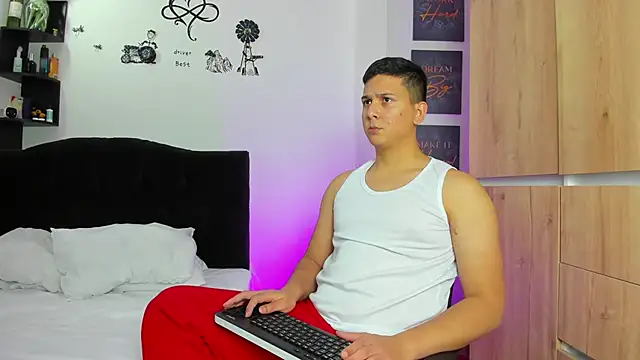 Snapshot of ANDREZALVAREZ chatting on 12/22/24, 01:23 ANDREZALVAREZ online show from 12/22/24, 01:23