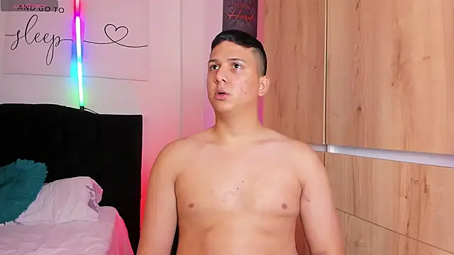 Snapshot of ANDREZALVAREZ chatting on 02/21/25, 04:18 ANDREZALVAREZ online show from 02/21/25, 04:18