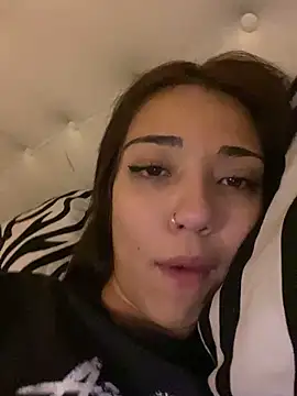 kittyprettybby online show from 10/31/25, 04:35