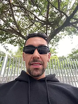 Snapshot of dantedesirexx chatting on 09/27/25, 06:02 dantedesirexx online show from 09/27/25, 06:02