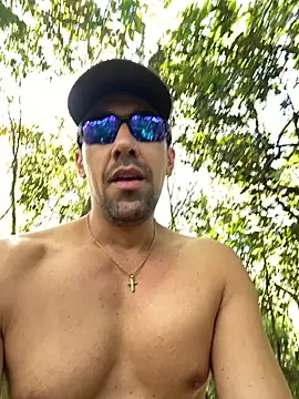 Snapshot of dantedesirexx chatting on 11/17/25, 04:13 dantedesirexx online show from 11/17/25, 04:13