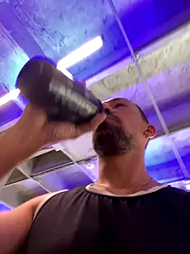 Snapshot of dantedesirexx chatting on 11/30/25, 06:45 dantedesirexx online show from 11/30/25, 06:45