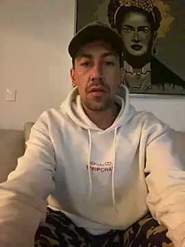 Snapshot of dantedesirexx chatting on 12/17/25, 04:51 dantedesirexx online show from 12/17/25, 04:51