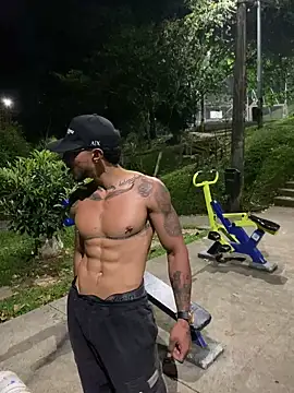 Snapshot of dantedesirexx chatting on 02/13/26, 06:09 dantedesirexx online show from 02/13/26, 06:09