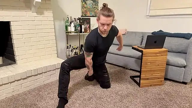 Snapshot of DaddydayDrinkzz chatting on 12/30/24, 05:37 DaddydayDrinkzz online show from 12/30/24, 05:37