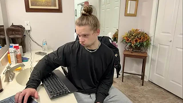 Snapshot of DaddydayDrinkzz chatting on 02/17/25, 05:47 DaddydayDrinkzz online show from 02/17/25, 05:47