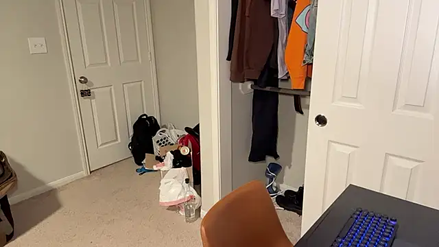 Snapshot of DaddydayDrinkzz chatting on 02/28/25, 07:15 DaddydayDrinkzz online show from 02/28/25, 07:15