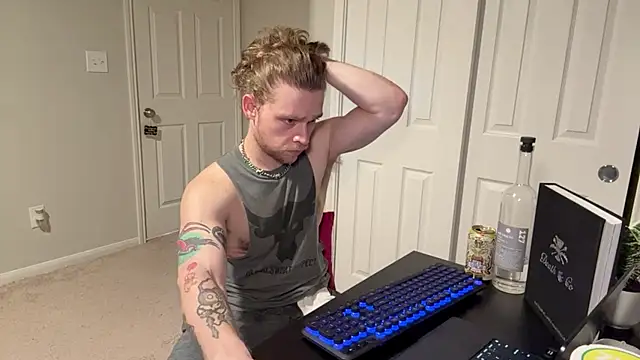 Snapshot of DaddydayDrinkzz chatting on 03/15/25, 06:14 DaddydayDrinkzz online show from 03/15/25, 06:14