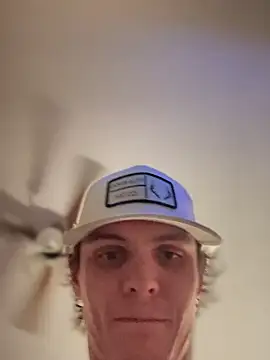 Snapshot of devinshd chatting on 03/12/25, 05:46 devinshd online show from 03/12/25, 05:46