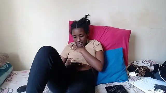 Snapshot of SexyRed18 chatting on 09/29/25, 02:00 SexyRed18 online show from 09/29/25, 02:00