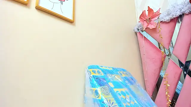 charlotterichardss online show from 12/06/24, 10:16