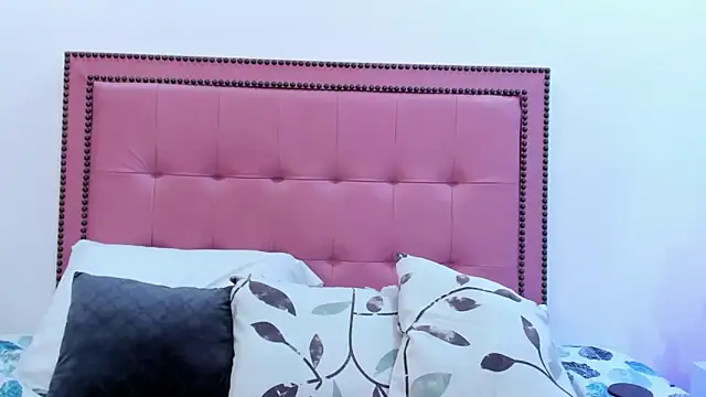 Snapshot of CarolinaGlamour chatting on 02/05/25, 11:17 CarolinaGlamour online show from 02/05/25, 11:17