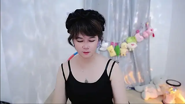 Fan ting online show from 10/17/25, 05:04