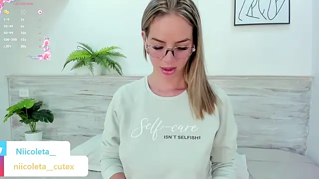 Snapshot of Niicoleta chatting on 02/23/25, 04:50 Niicoleta online show from 02/23/25, 04:50