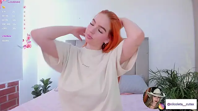 Snapshot of Niicoleta chatting on 10/22/25, 07:13 Niicoleta online show from 10/22/25, 07:13