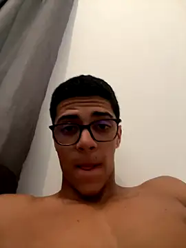 Snapshot of Naka300 chatting on 10/23/25, 12:37 Naka300 online show from 10/23/25, 12:37