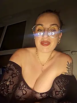 lindsay 33off online show from 11/09/25, 09:02