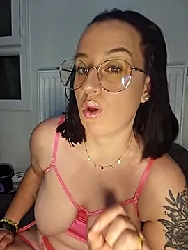 lindsay 33off online show from 02/15/26, 06:04