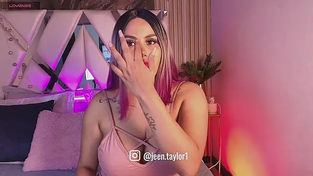 Jeen Taylor online show from 10/19/25, 01:45