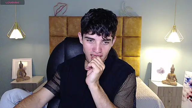 AlejooTwink online show from 02/26/25, 06:21