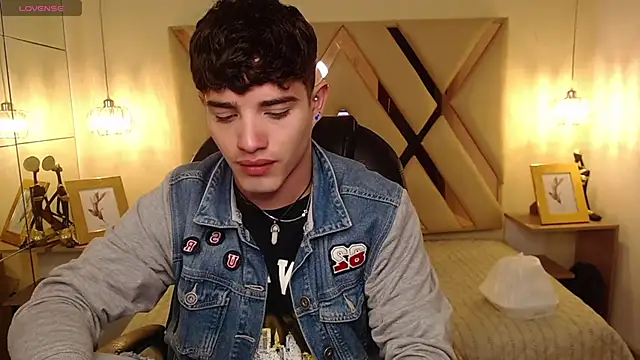 AlejooTwink online show from 03/21/25, 07:24