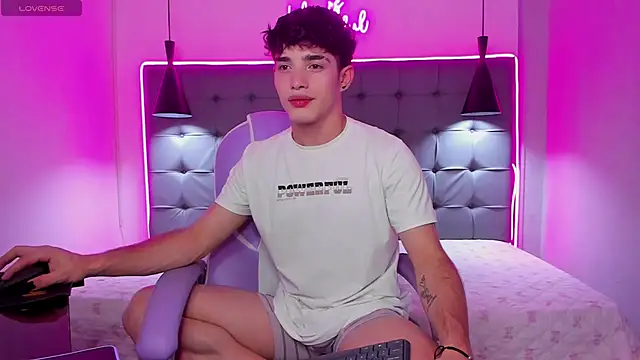 AlejooTwink online show from 12/15/25, 09:41