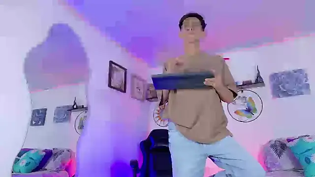 Noah tyler  online show from 10/02/25, 07:32