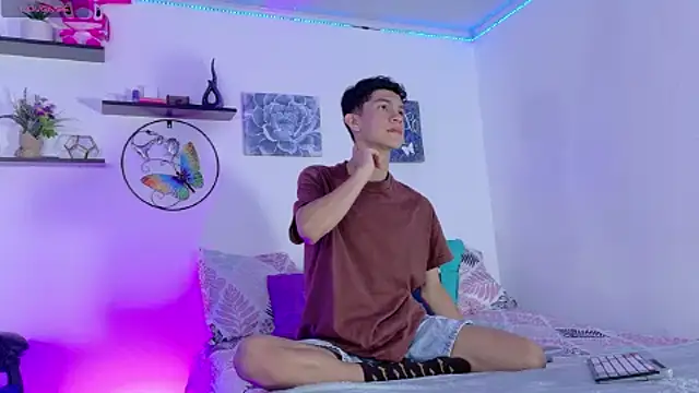 Noah tyler  online show from 10/03/25, 10:29