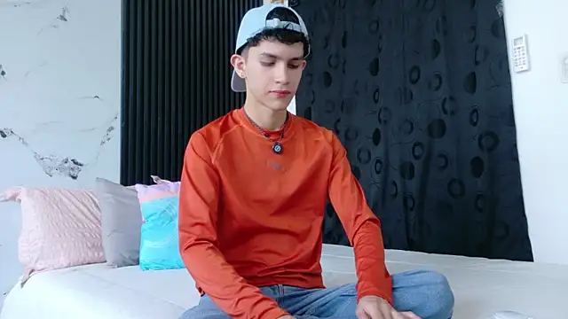 Noah tyler  online show from 03/21/26, 06:44