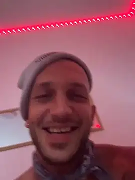 Alaya2006 online show from 11/17/25, 10:43