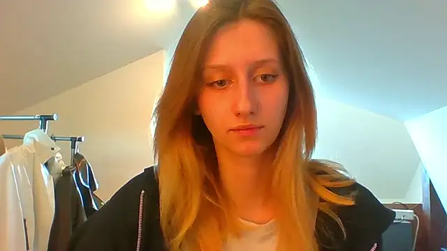 LUNA delight online show from 03/19/25, 02:35