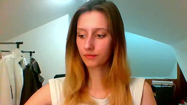 LUNA delight online show from 03/19/25, 05:39