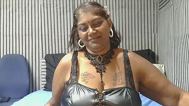 Snapshot of indiansuga chatting on 12/17/25, 05:19 indiansuga online show from 12/17/25, 05:19