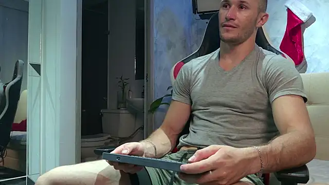 AxelFairchaild online show from 12/17/25, 12:44