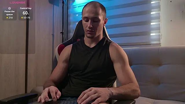 Snapshot of AxelFairchaild chatting on 04/30/26, 01:06 AxelFairchaild online show from 04/30/26, 01:06