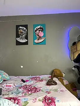 Lilybaudinx96 online show from 02/05/25, 03:45