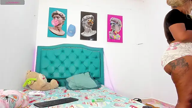 Lilybaudinx96 online show from 02/11/26, 03:00