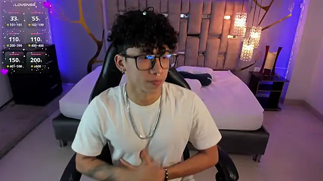 AkazaBoy  online show from 01/28/25, 04:29