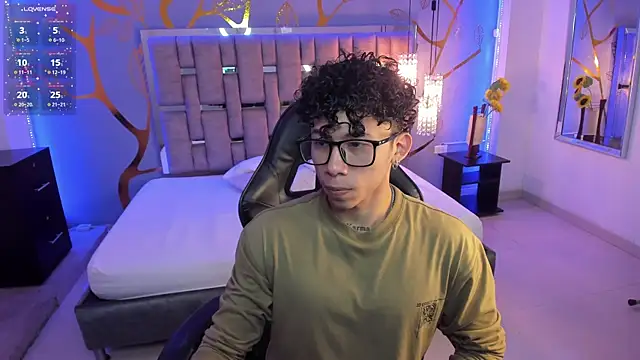 AkazaBoy  online show from 02/28/25, 05:04