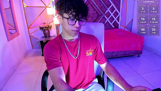 AkazaBoy  online show from 03/04/25, 04:17