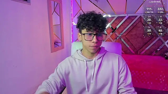 AkazaBoy  online show from 03/05/25, 04:24