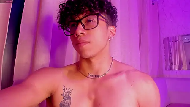 AkazaBoy  online show from 11/21/25, 04:33