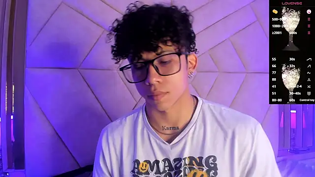 AkazaBoy  online show from 11/30/25, 08:57