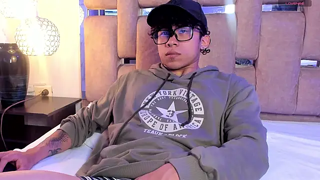 AkazaBoy  online show from 02/23/26, 04:32