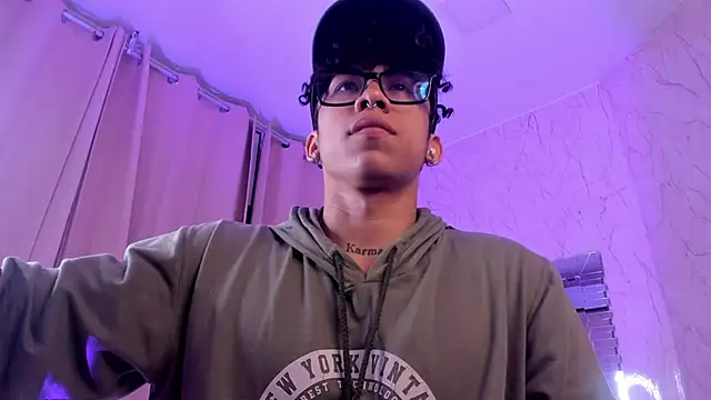 AkazaBoy  online show from 04/28/26, 05:45