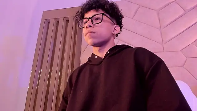 AkazaBoy  online show from 07/04/26, 05:35