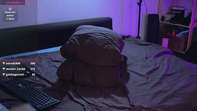 Snapshot of Space_X_Roxy_ chatting on 01/12/25, 07:53 Space X Roxy  online show from 01/12/25, 07:53