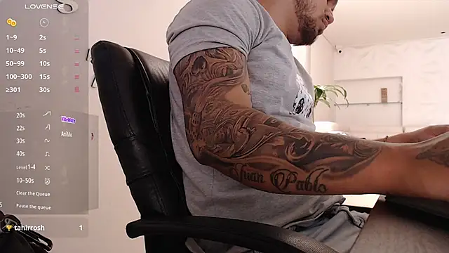 Aaron Hunter  online show from 03/15/25, 05:04