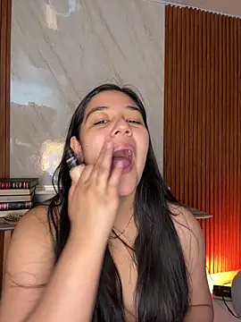 floriamANDjazmin online show from 05/18/26, 06:58